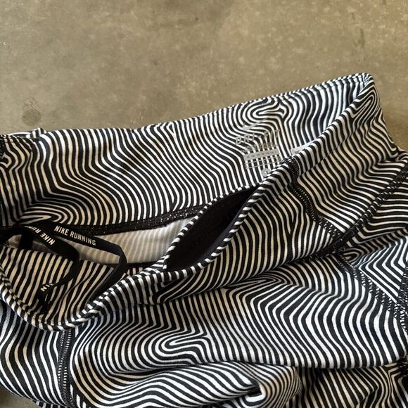 Nike Dri Fit Cropped Legging Striped Geometric S Black White Workout Gym Running - Picture 12 of 15